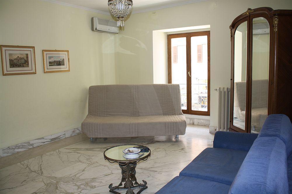 Martina A Piazza Del Popolo Ferienhaus Rom
